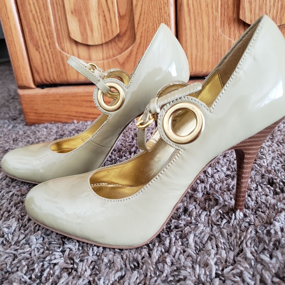 💌 3/35 NWOB B. makowsky heels size 7